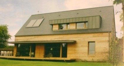 FLERS (61) : LA MAISON EN BOIS MASSIF ARRIVE EN KIT